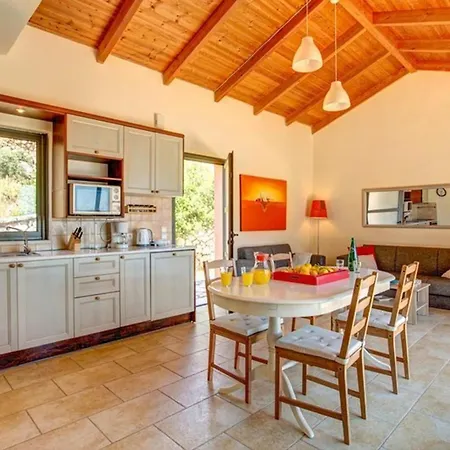 Villa Menta - Breathtaking Retreat With Stunning Views Close To